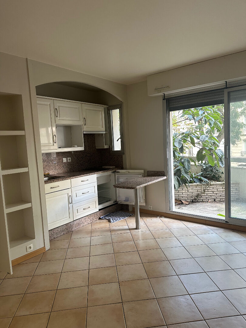 Studio tout confort Terrasse Francoeur / rue des Saules vue dégagée ! 1