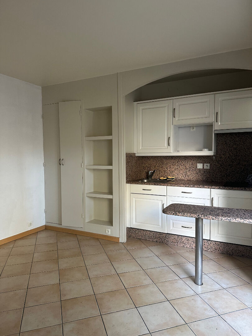 Studio tout confort Terrasse Francoeur / rue des Saules vue dégagée ! 3