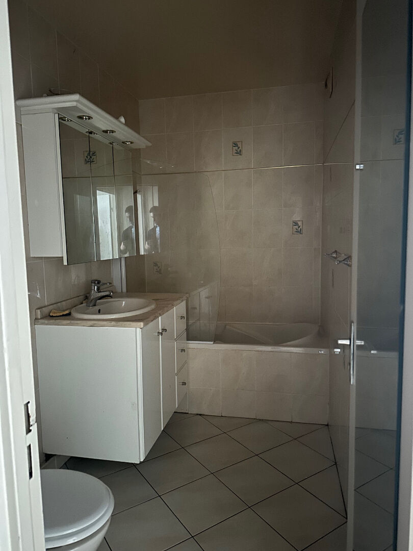 Studio tout confort Terrasse Francoeur / rue des Saules vue dégagée ! 4