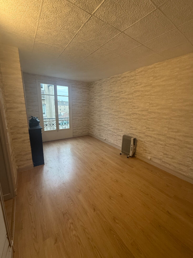 1 room Paris apartment of 28m² 1 1 room Paris apartment of 28m² 1