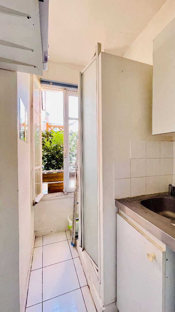 Début rue Cardinet : Studio lumineux en étage élevé, charme de l’ancien 11