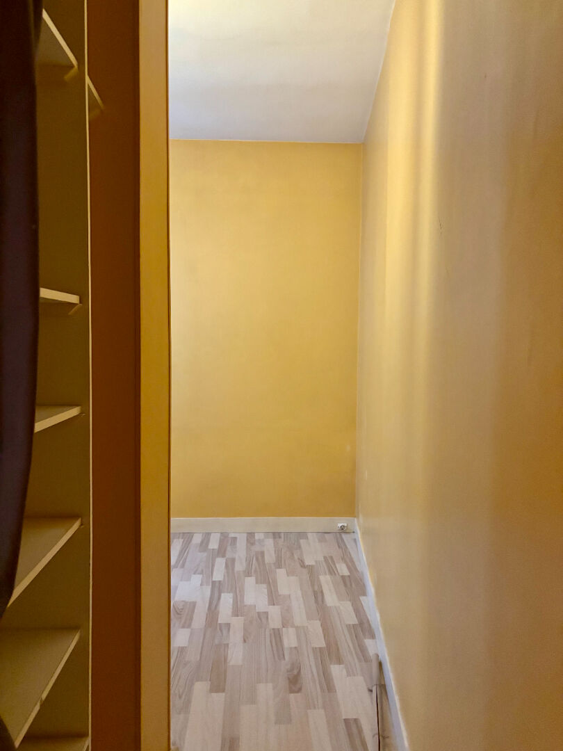 Beaux volumes, balcon plein sud et vue dégagée, 3 pièces + espace bureau, cave 11