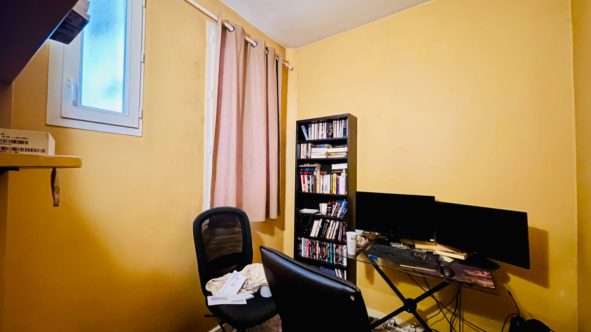 Beaux volumes, balcon plein sud et vue dégagée, 3 pièces + espace bureau, cave 15