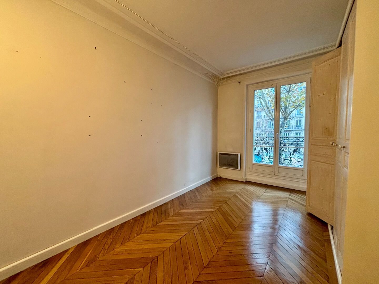 Beaux volumes, balcon plein sud et vue dégagée, 3 pièces + espace bureau, cave 4