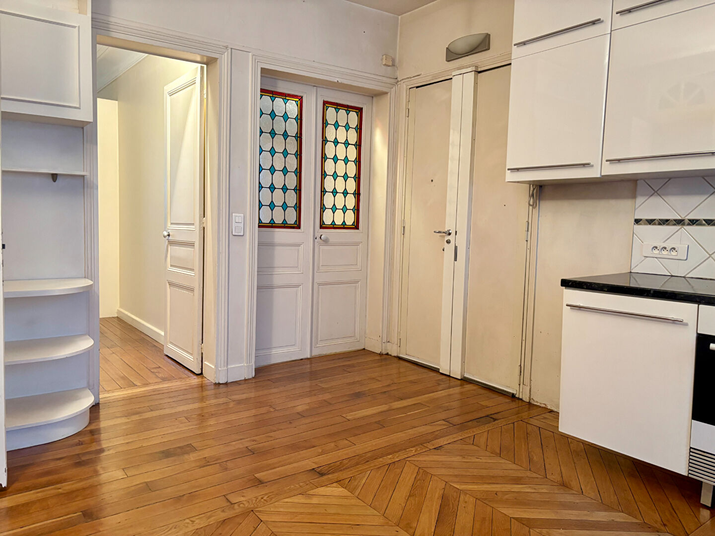 Beaux volumes, balcon plein sud et vue dégagée, 3 pièces + espace bureau, cave 6