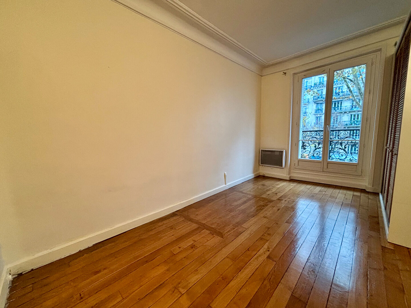 Beaux volumes, balcon plein sud et vue dégagée, 3 pièces + espace bureau, cave 7