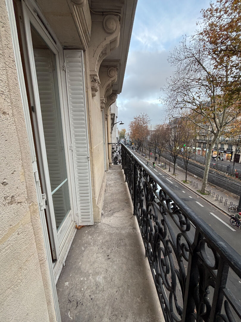Beaux volumes, balcon plein sud et vue dégagée, 3 pièces + espace bureau, cave 9