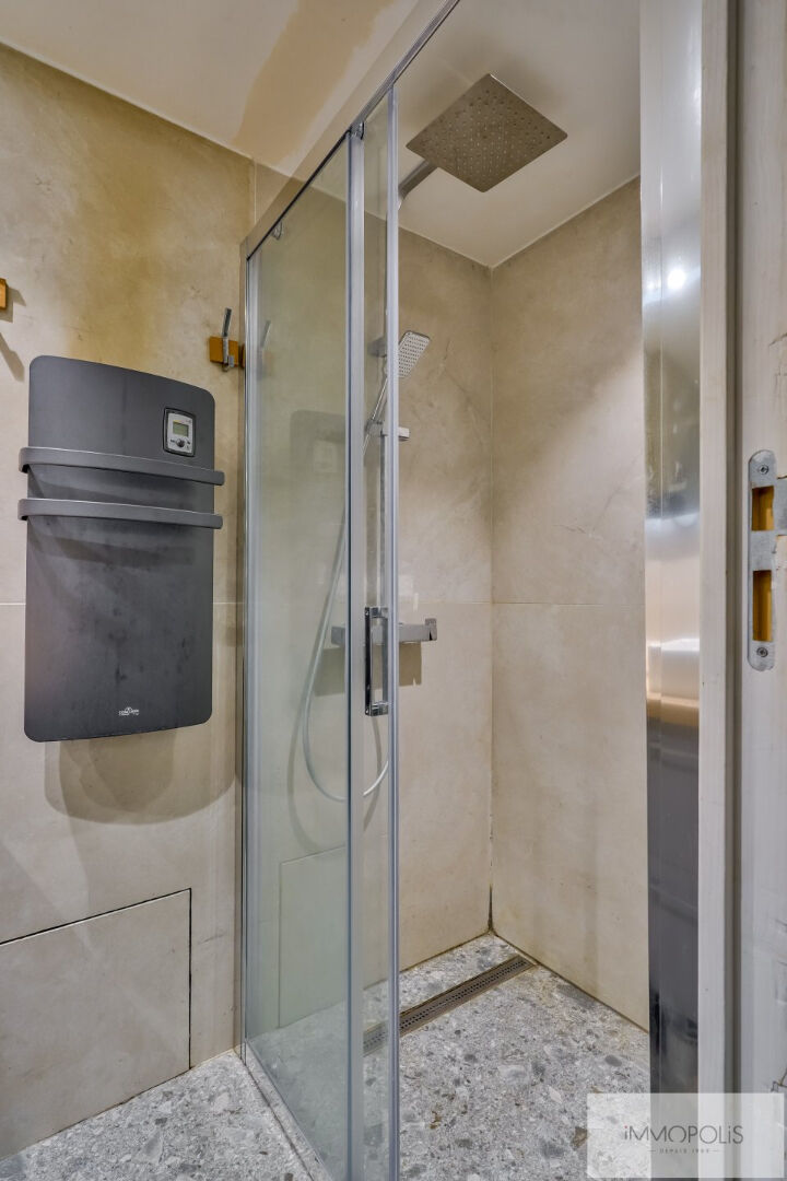 Au coeur des Abbesses véritable petite maison  ! 13