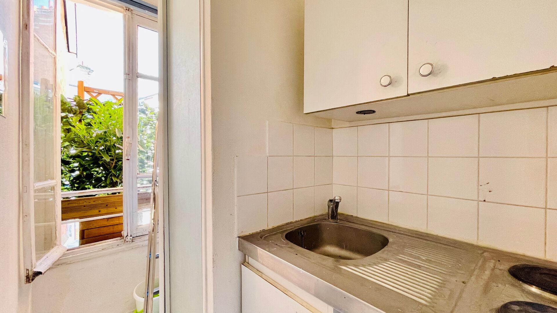 Début rue Cardinet : Studio lumineux en étage élevé, charme de l’ancien 10