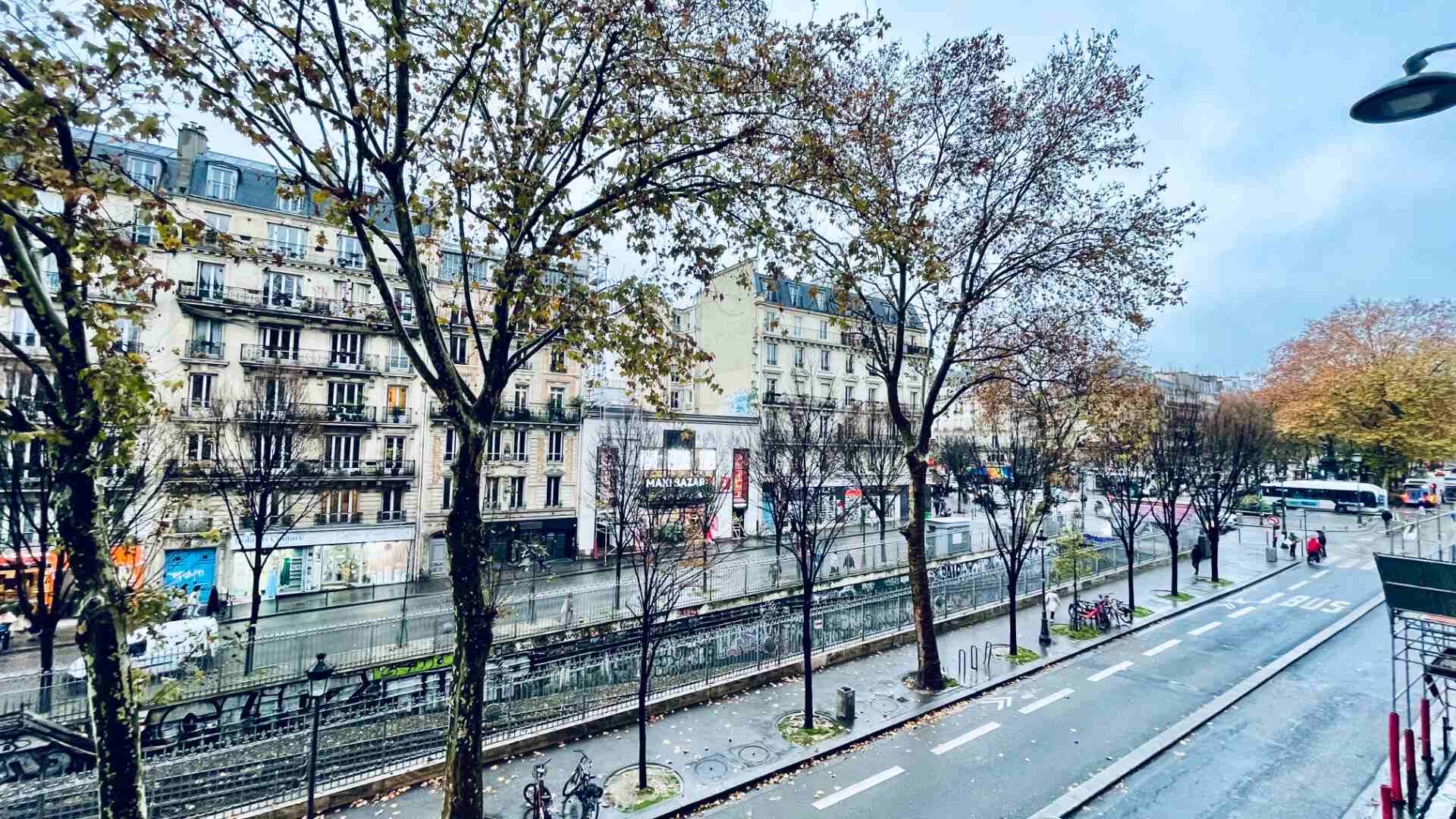 Beaux volumes, balcon plein sud et vue dégagée, 3 pièces + espace bureau, cave 1