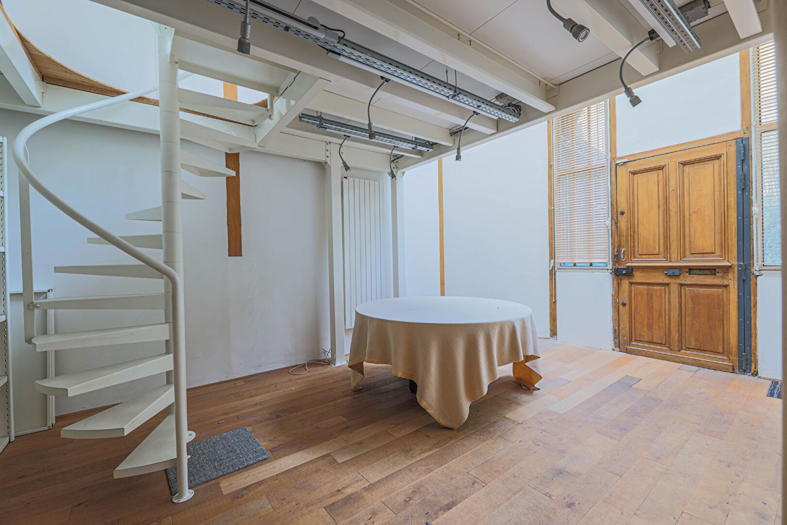 Atelier de sculpture plein de charme, avec verrières et grands volumes, au pied de Montmartre 8