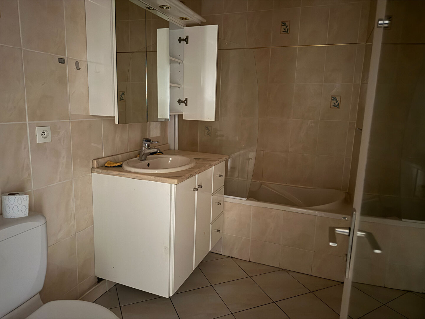 Studio tout confort Terrasse Francoeur / rue des Saules vue dégagée ! 2