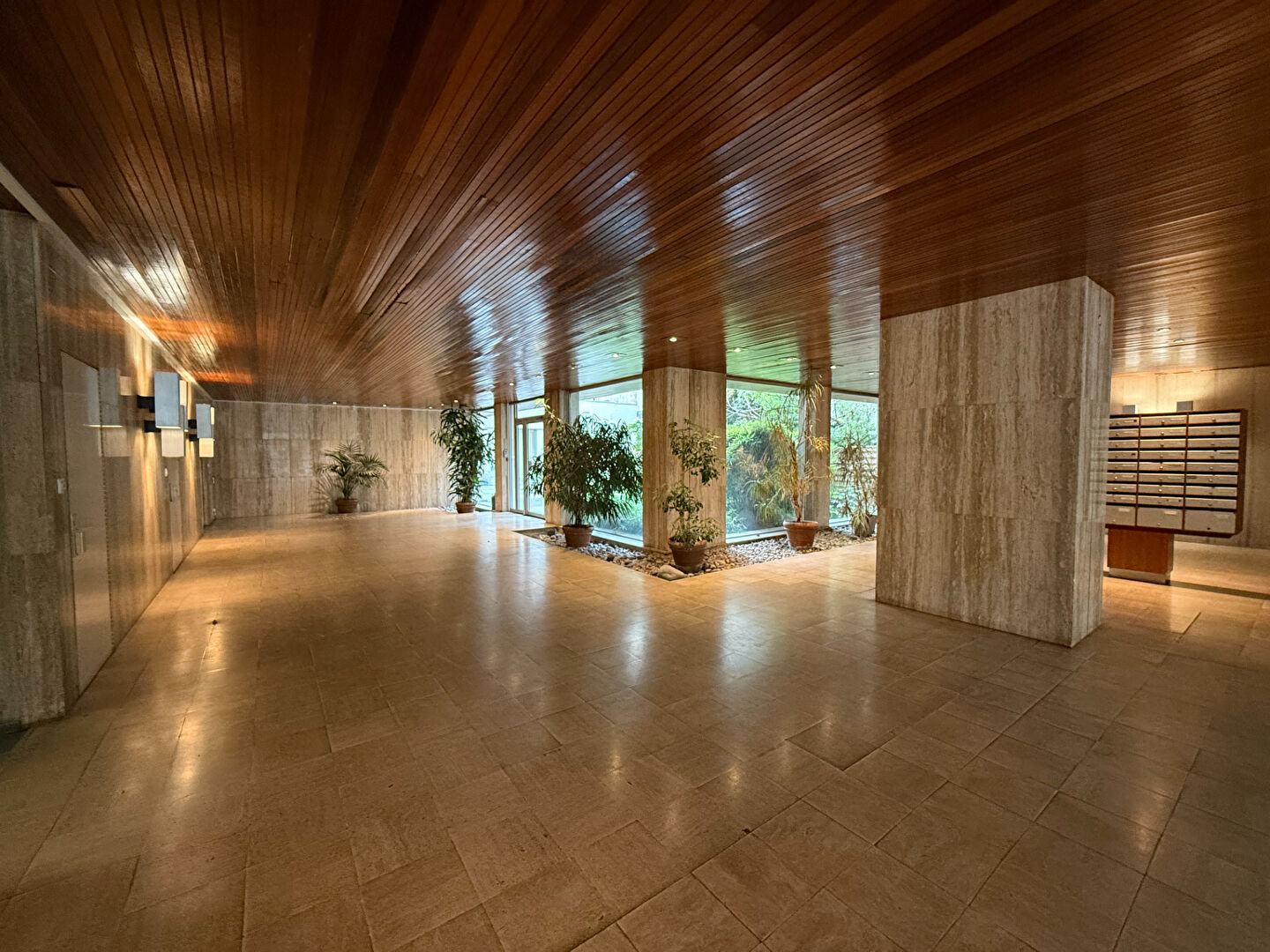 Studio tout confort Terrasse Francoeur / rue des Saules vue dégagée ! 4