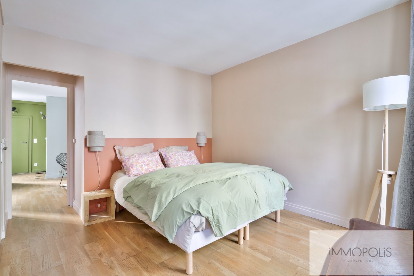 Rue Lepic vue sur le Moulin de la Galette. 11 Rue Lepic vue sur le Moulin de la Galette. 11