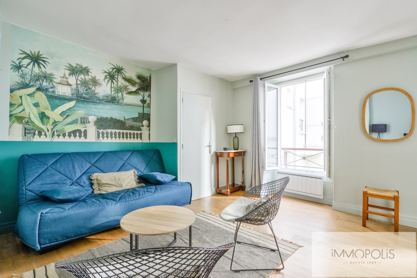 Rue Lepic vue sur le Moulin de la Galette. 7 Rue Lepic vue sur le Moulin de la Galette. 7