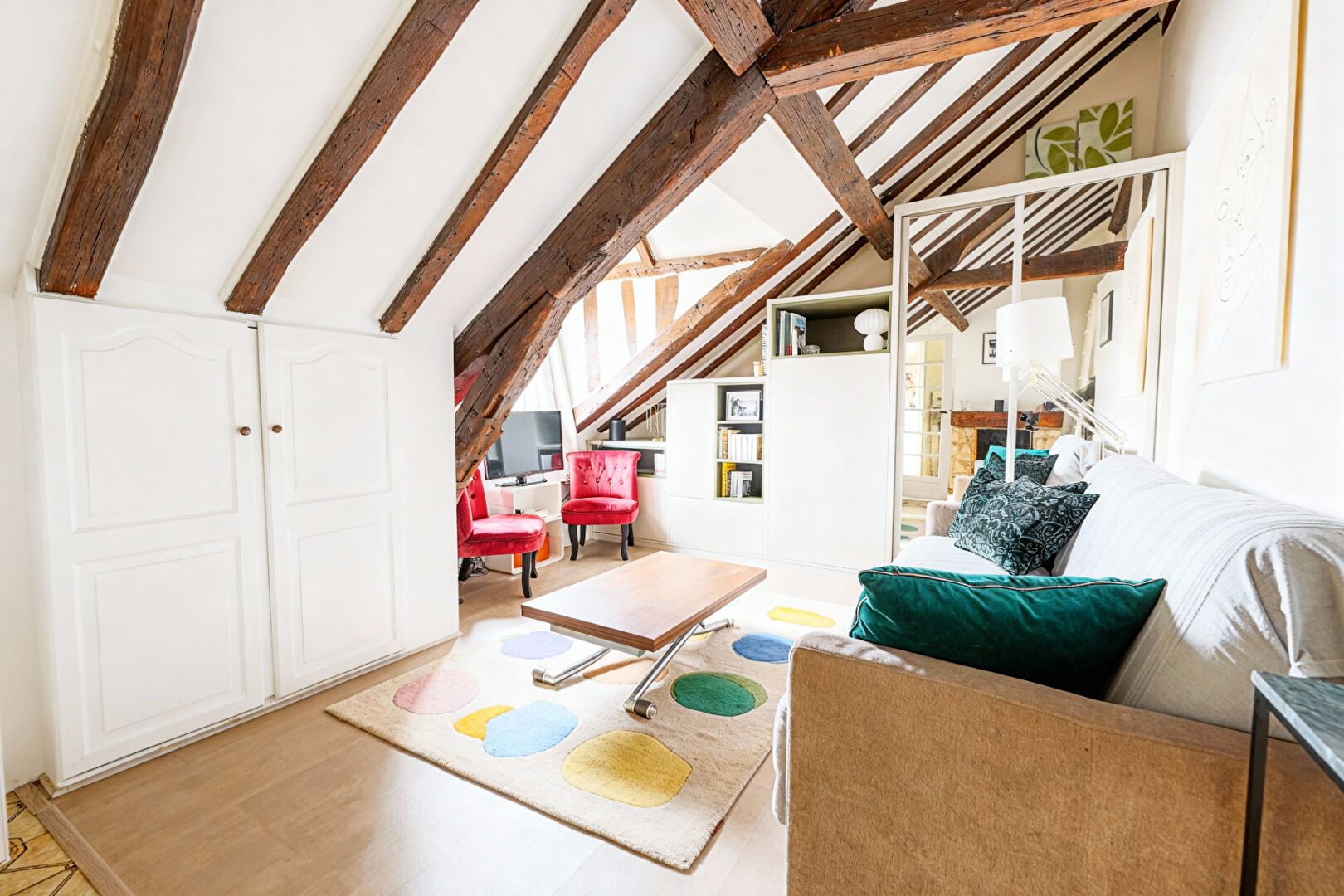 Rare opportunité au coeur du Marais : Studio en dernier étage avec vue imprenable – excellent DPE D ! À découvrir sans tarder ! 2 Rare opportunité au coeur du Marais : Studio en dernier étage avec vue imprenable – excellent DPE D ! À découvrir sans tarder ! 2