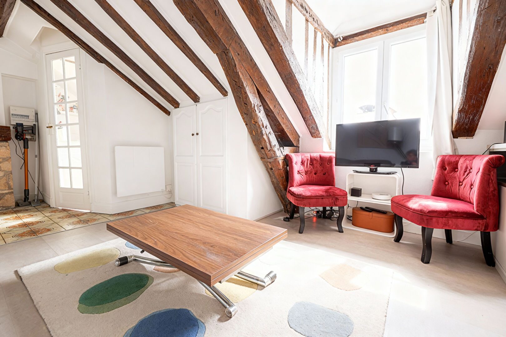 Rare opportunité au coeur du Marais : Studio en dernier étage avec vue imprenable – excellent DPE D ! À découvrir sans tarder ! 5 Rare opportunité au coeur du Marais : Studio en dernier étage avec vue imprenable – excellent DPE D ! À découvrir sans tarder ! 5