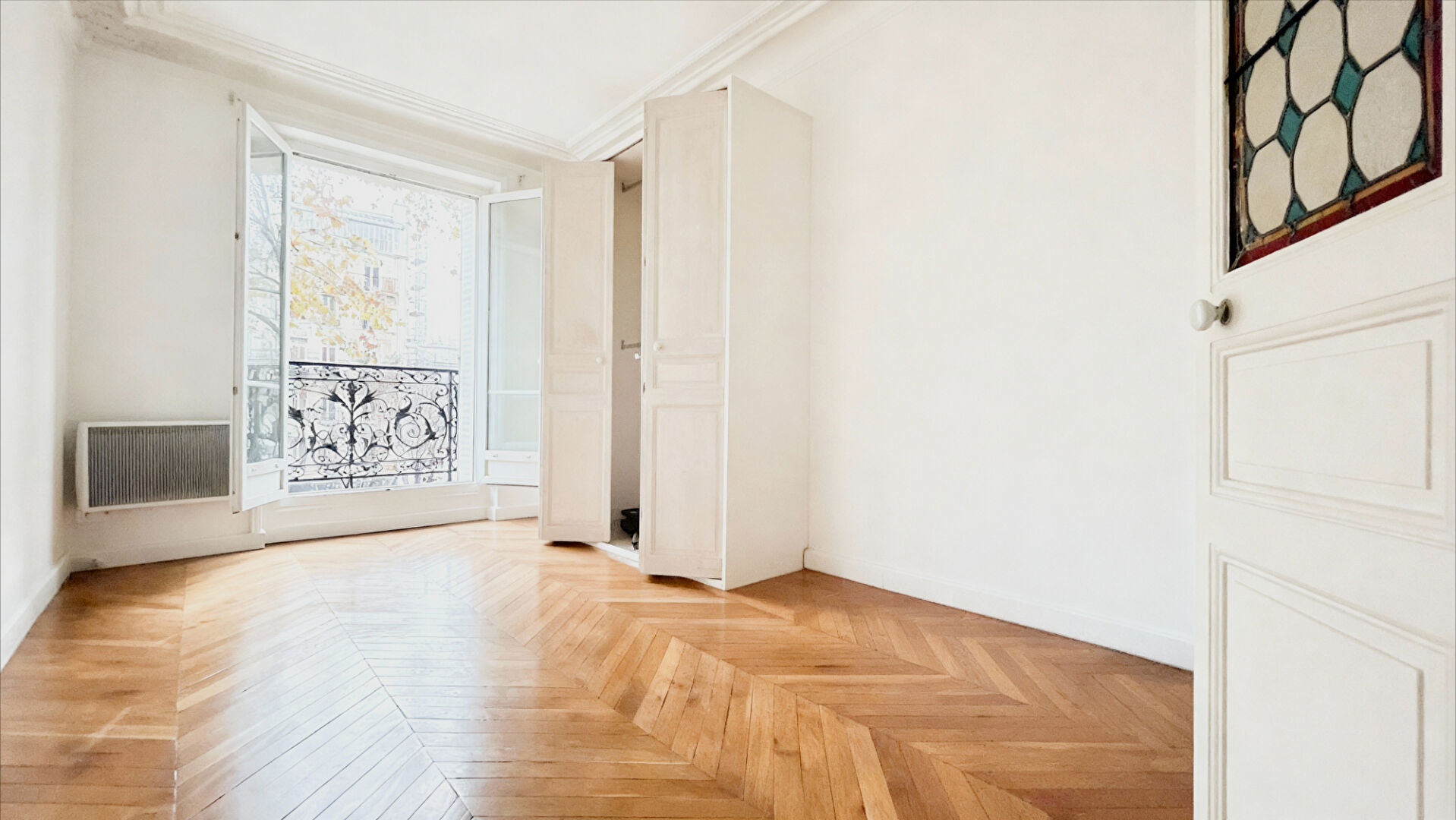 Beaux volumes, balcon plein sud et vue dégagée, 3 pièces + espace bureau, cave 1 Beaux volumes, balcon plein sud et vue dégagée, 3 pièces + espace bureau, cave 1