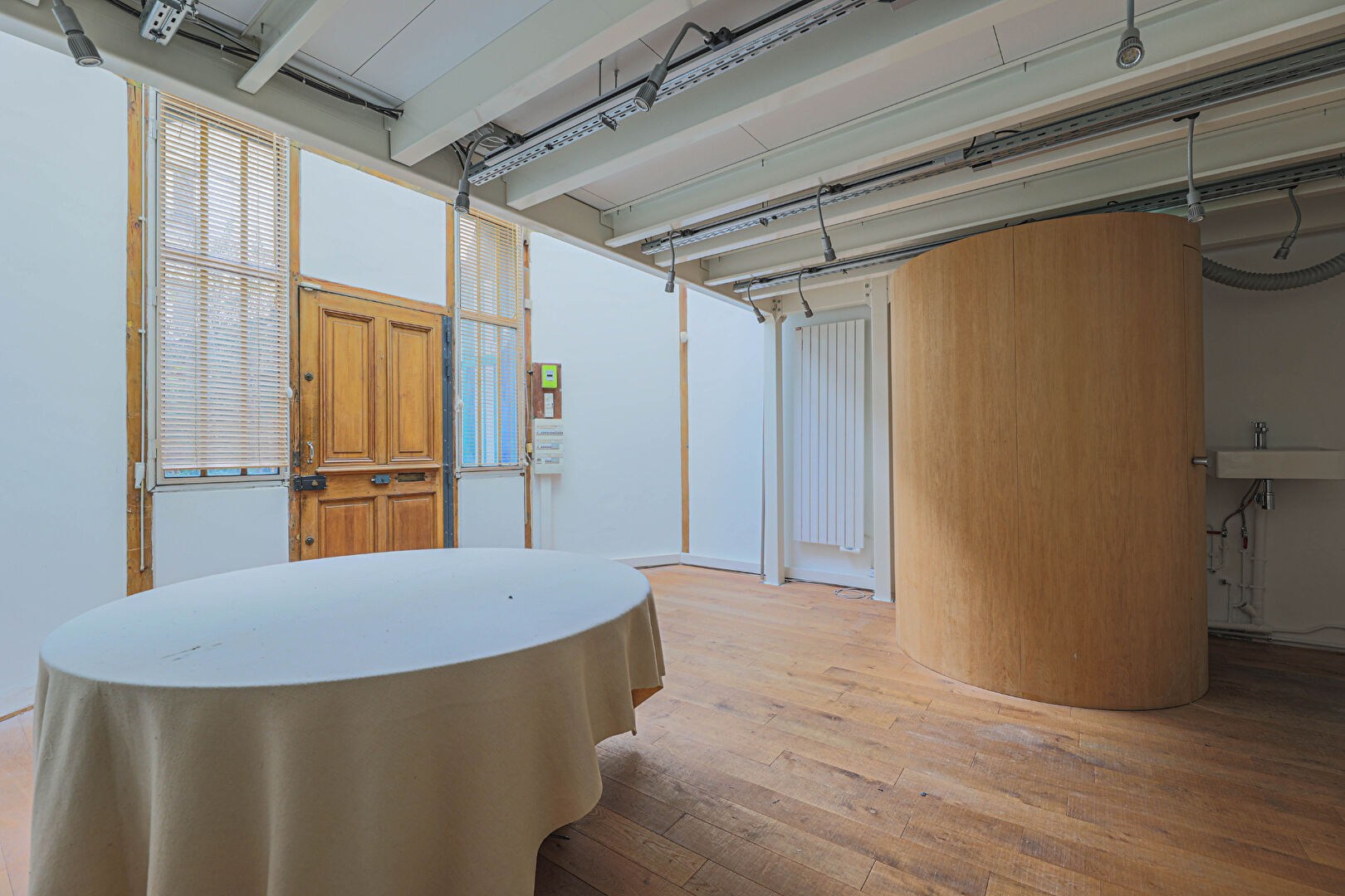 Atelier de sculpture plein de charme, avec verrières et grands volumes, au pied de Montmartre 9 Atelier de sculpture plein de charme, avec verrières et grands volumes, au pied de Montmartre 9