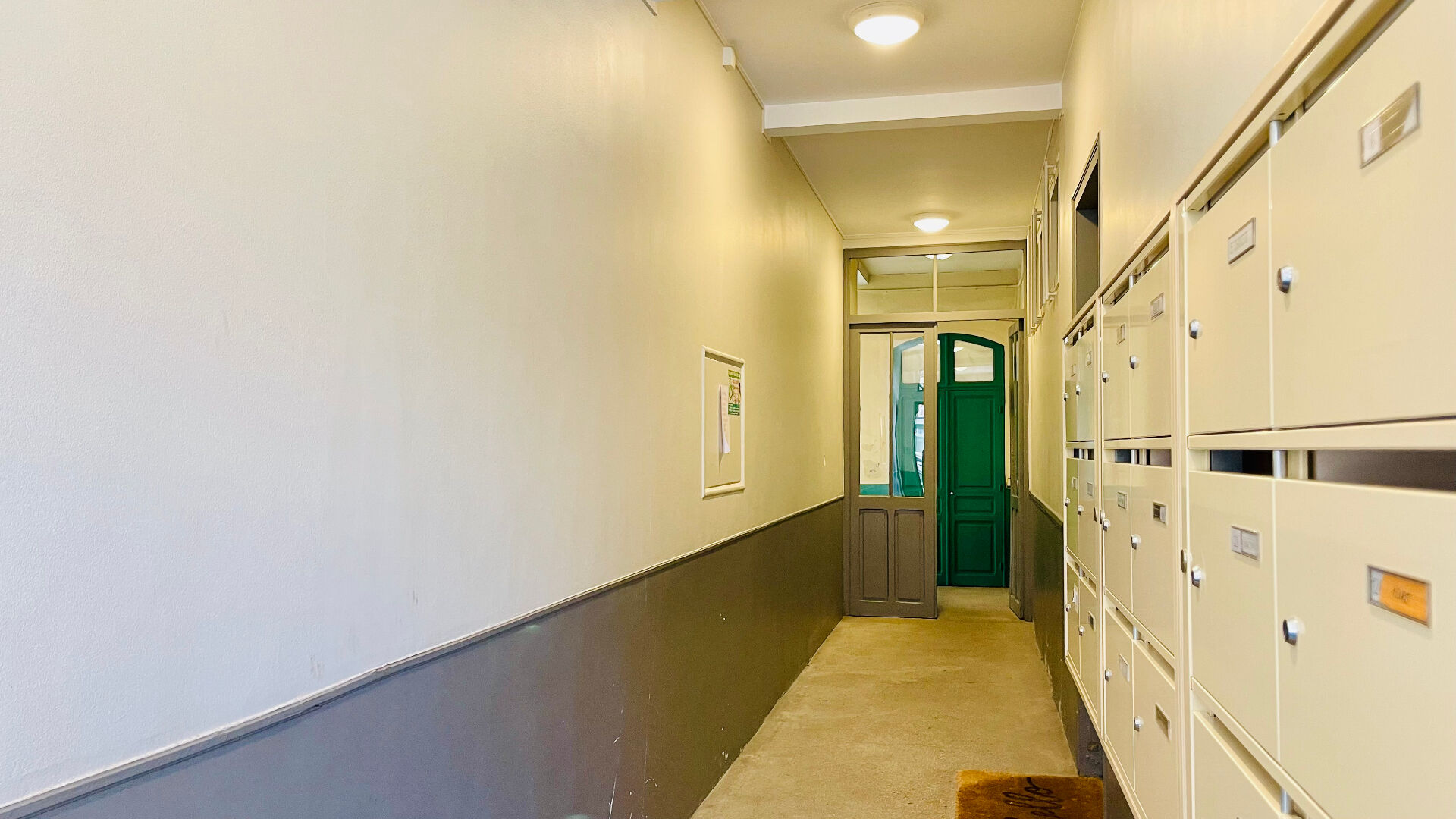 Beginning of rue Cardinet: Bright studio on a high floor, old-world charm 12