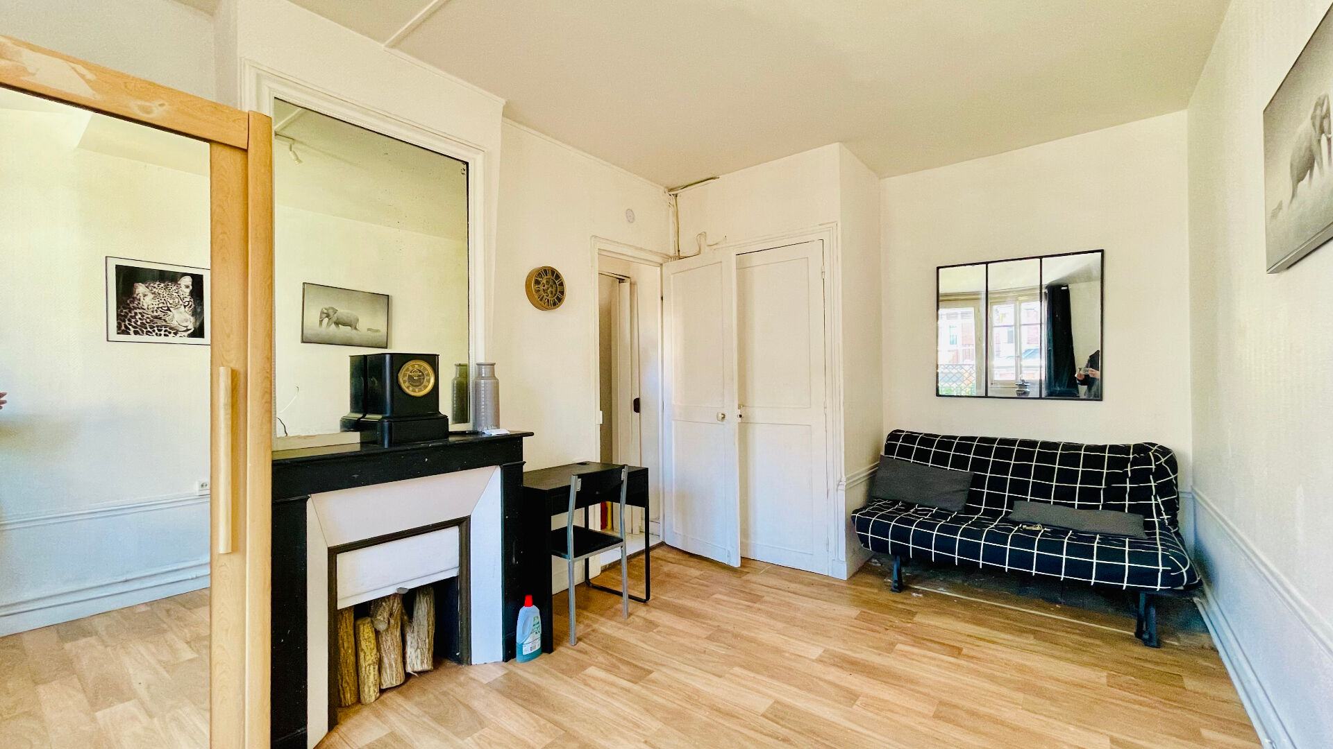 Beginning of rue Cardinet: Bright studio on a high floor, old-world charm 7