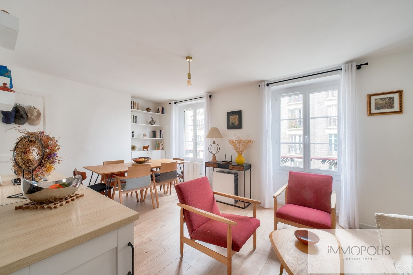 Abbesses – Bateau Lavoir : 3 pièces rénové avec vue dégagée 2