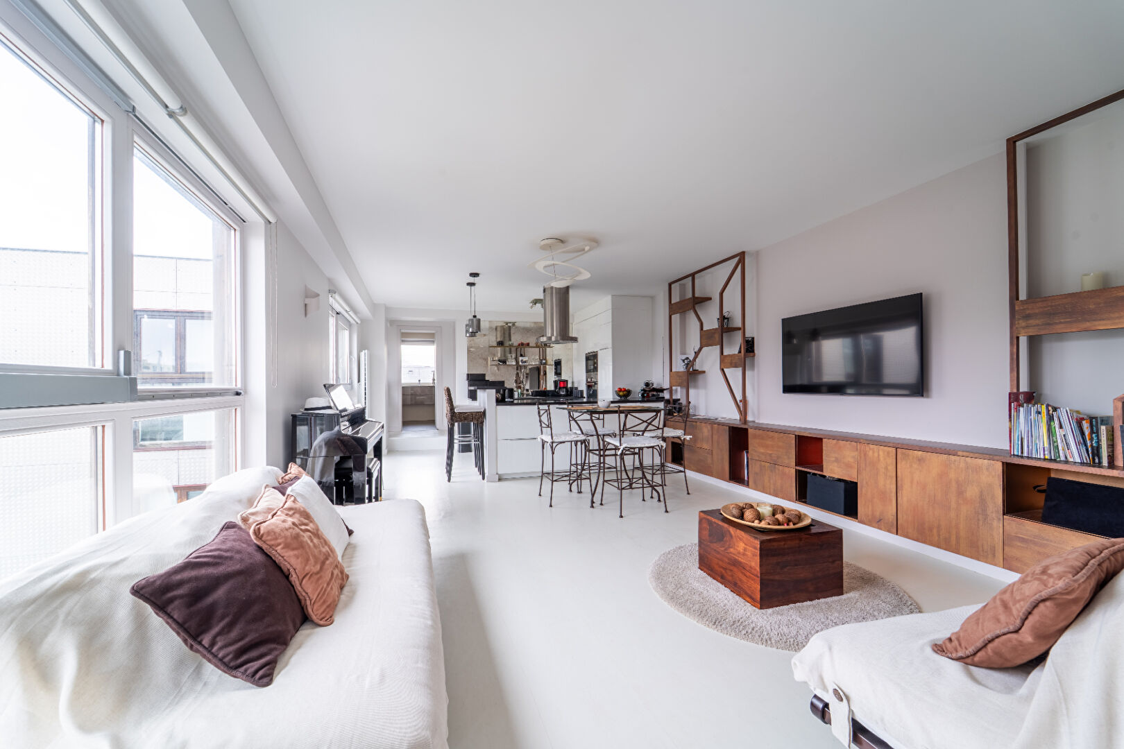 At the Gates of Paris 4 Rooms top floor + Terrace 1