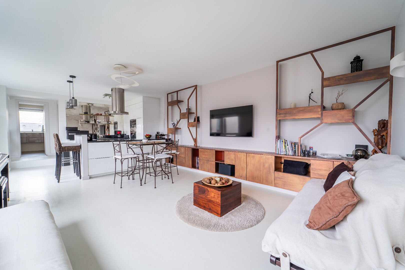 At the Gates of Paris 4 Rooms top floor + Terrace 2