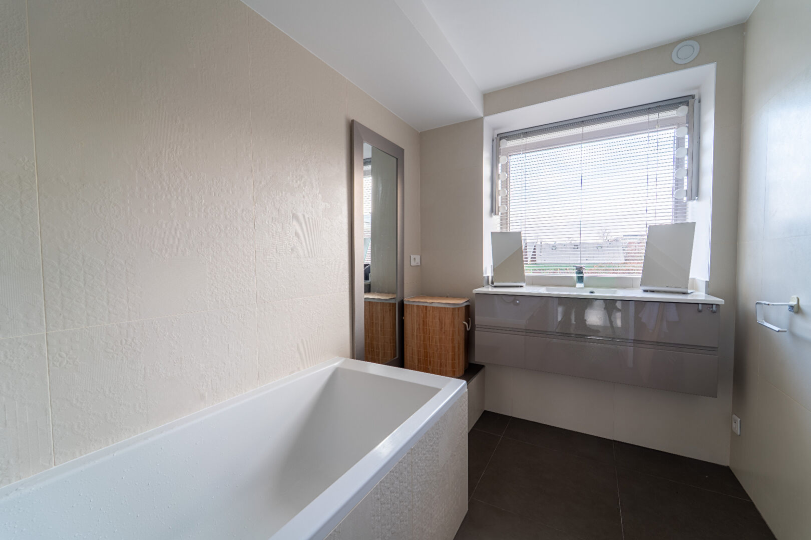 At the Gates of Paris 4 Rooms top floor + Terrace 7