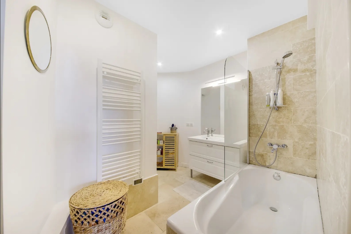 Magnificent 3 room apartment with Sacré-Coeur view 7 Magnificent 3 room apartment with Sacré-Coeur view 7