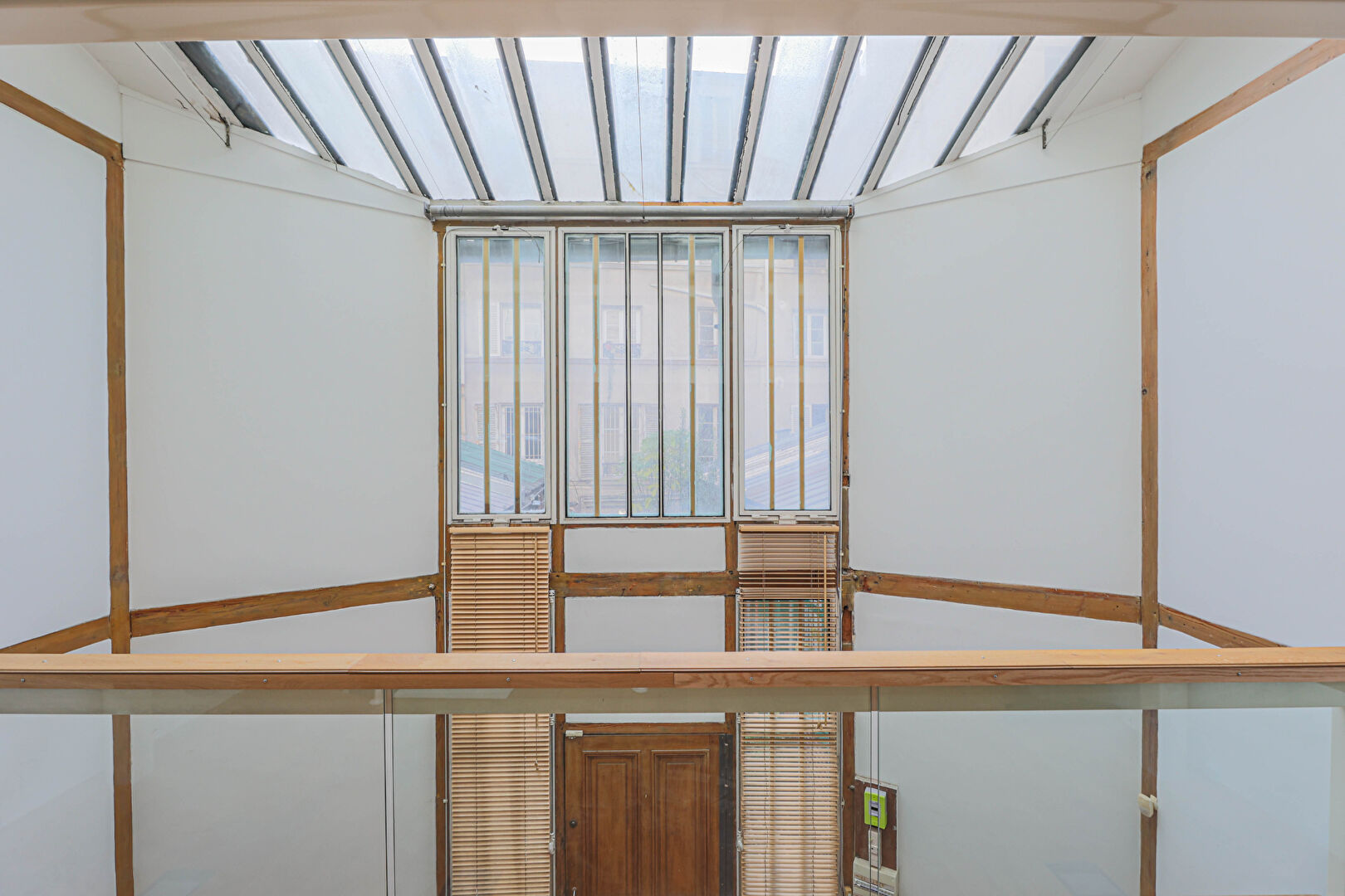 Sculpture workshop full of charm, with glass roofs and large volumes, at the foot of Montmartre 1