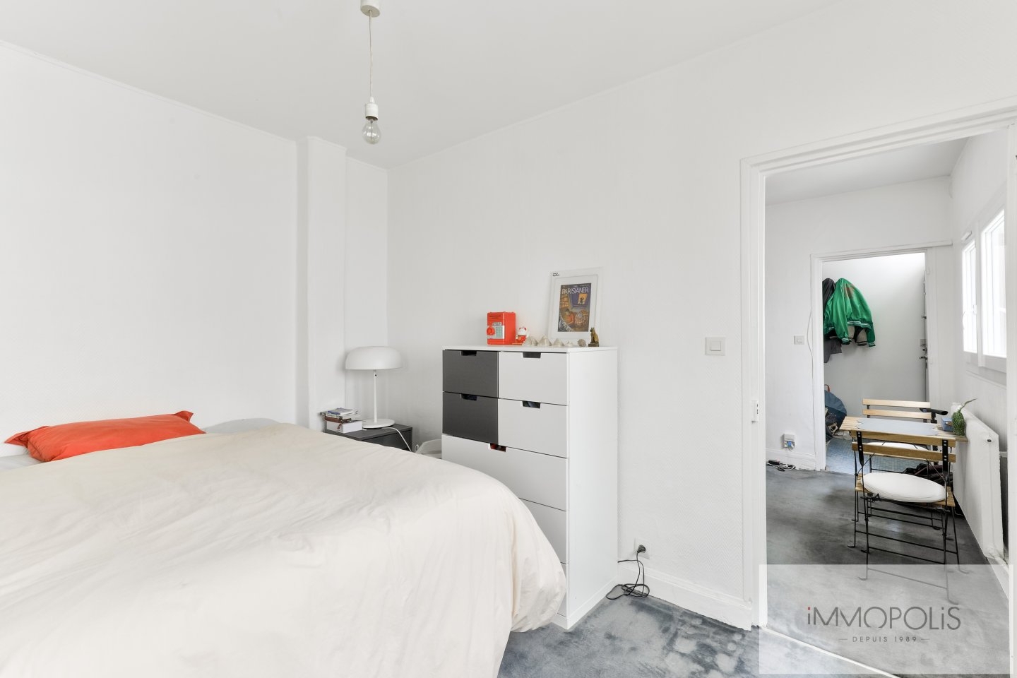 Courtyard building of 60 m2 in Abbesses 11