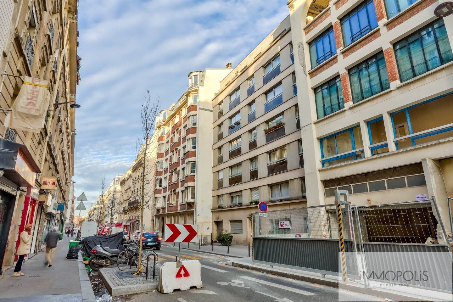 EXCLUSIVE, Town Hall Sector 3 P. of 70 m² Full sky…. 17