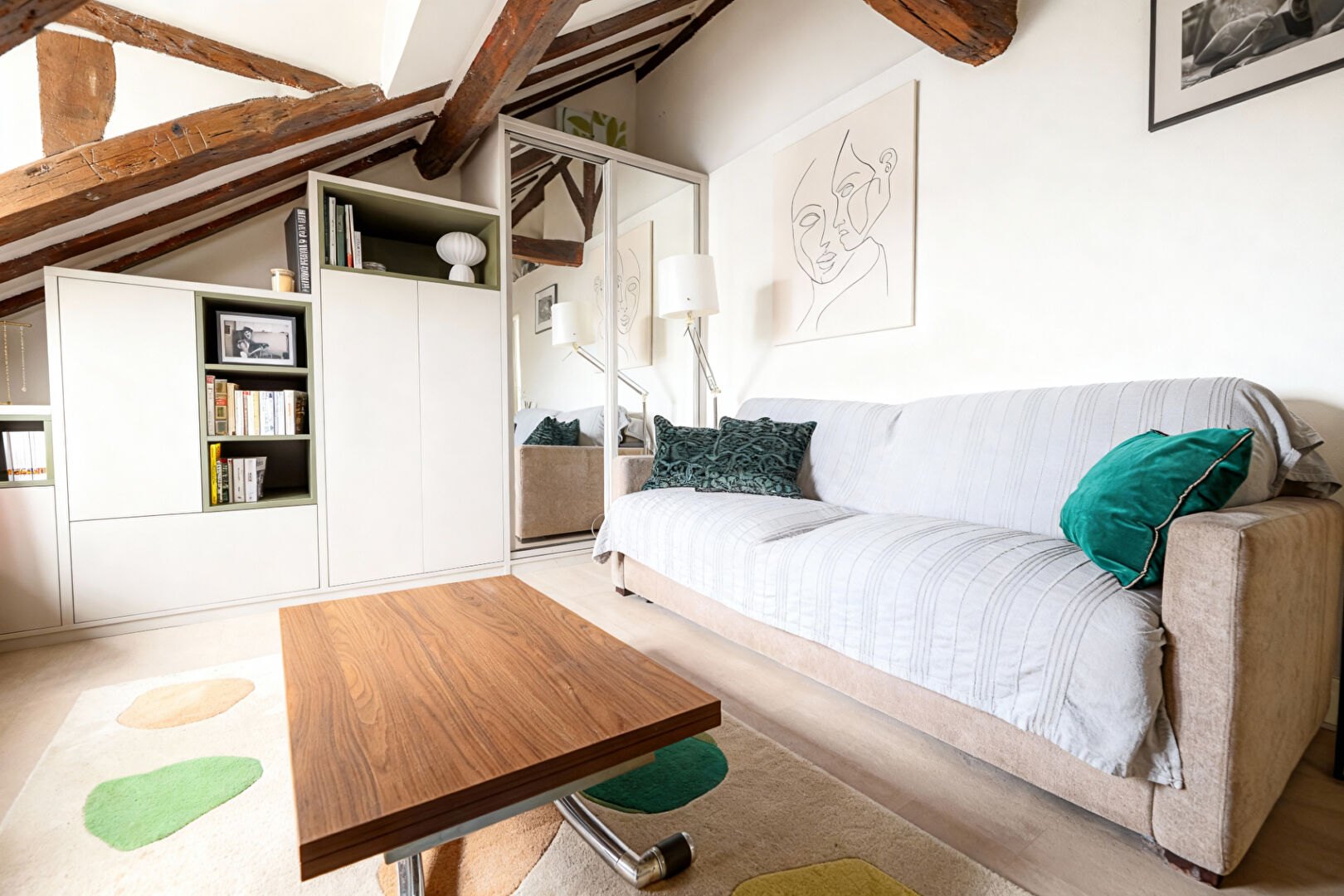 Rare opportunité au coeur du Marais : Studio en dernier étage avec vue imprenable – excellent DPE D ! À découvrir sans tarder ! 5