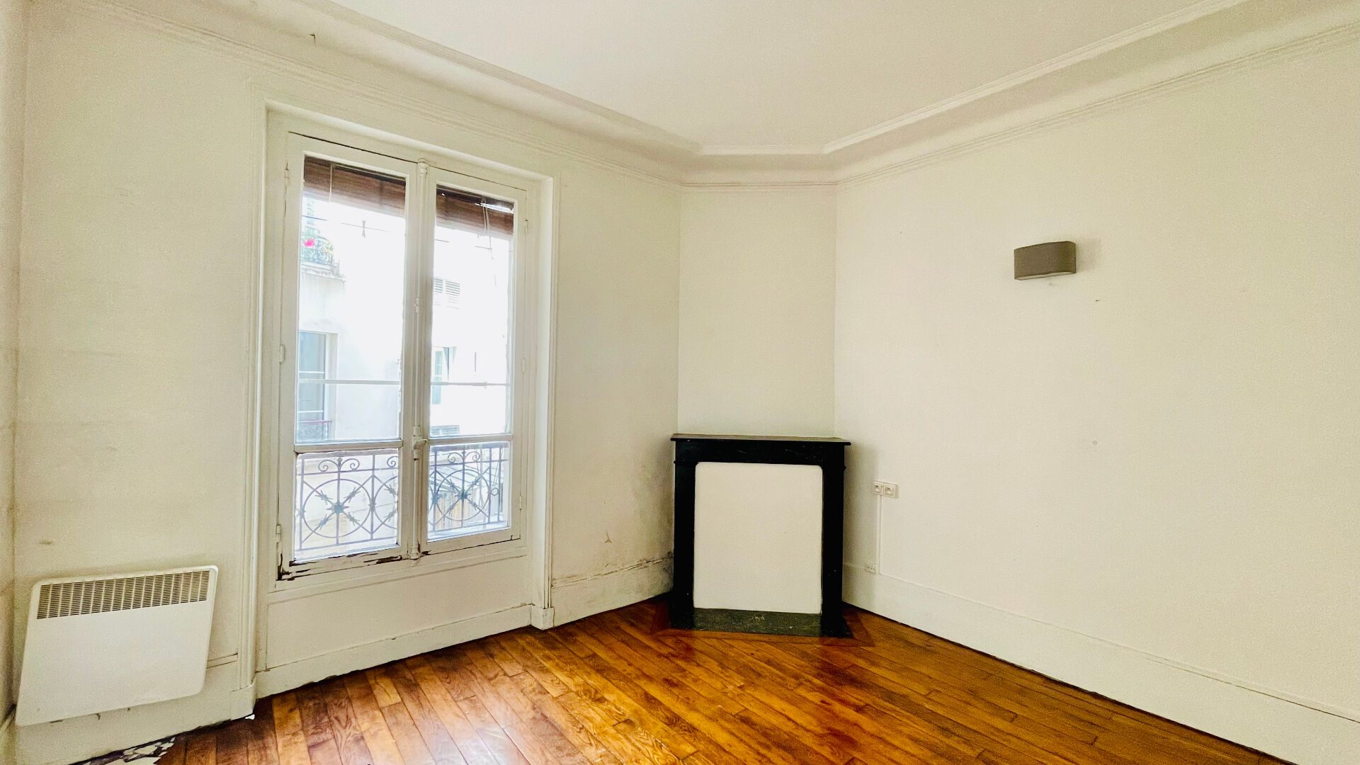 Appartement à moderniser : 3 pièces avec charme de l&rsquo;ancien, rue Championnet (portion piétonne) 12