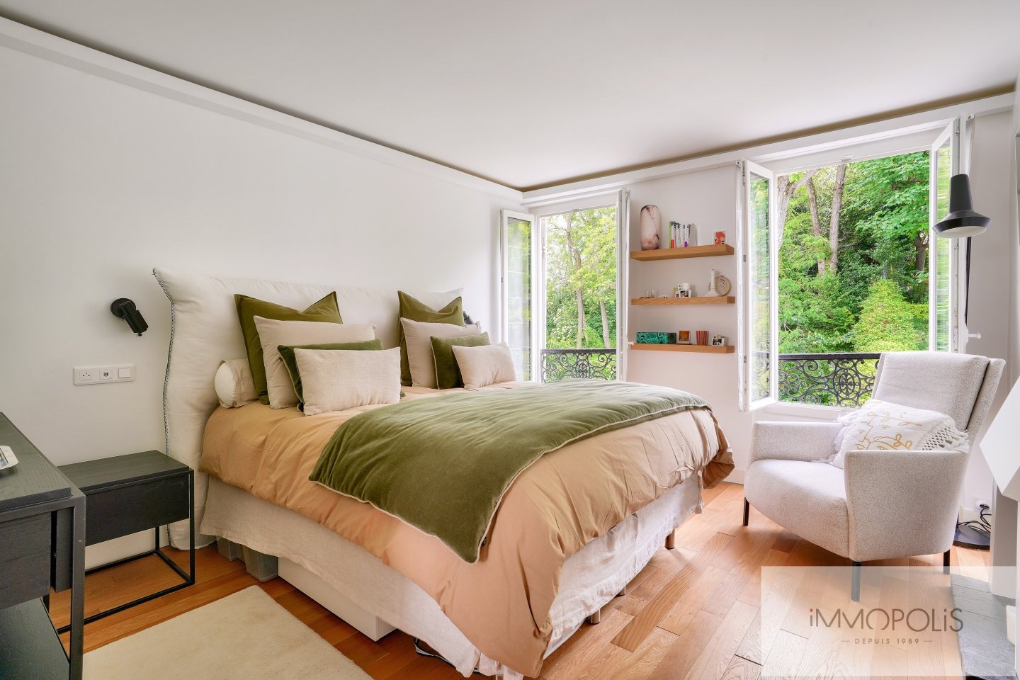 Rare pearl in the heart of Montmartre with unobstructed views! 1 Rare pearl in the heart of Montmartre with unobstructed views! 1