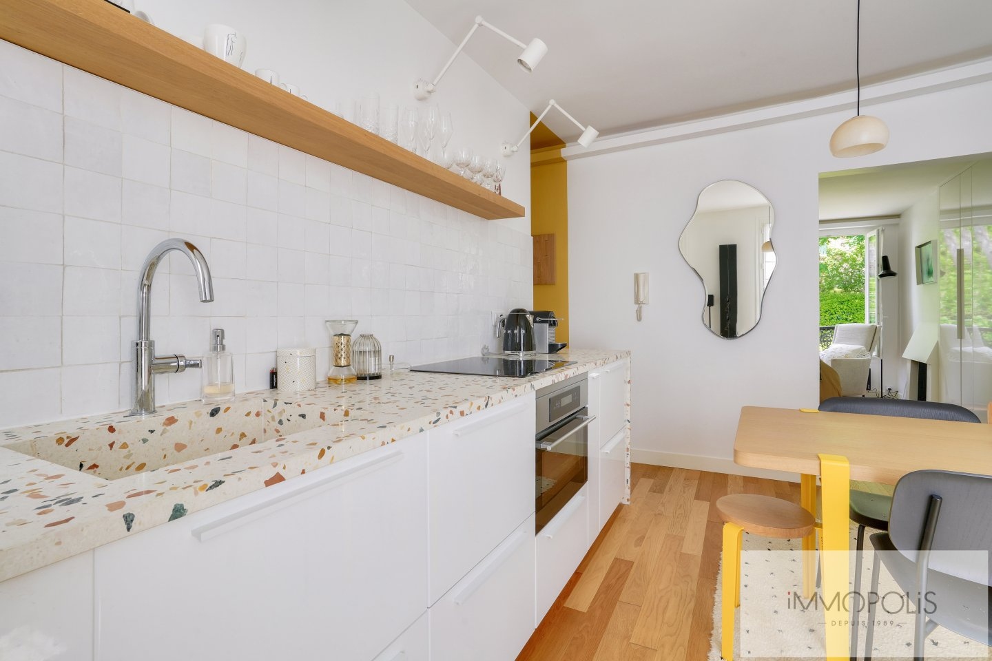 Rare pearl in the heart of Montmartre with unobstructed views! 11