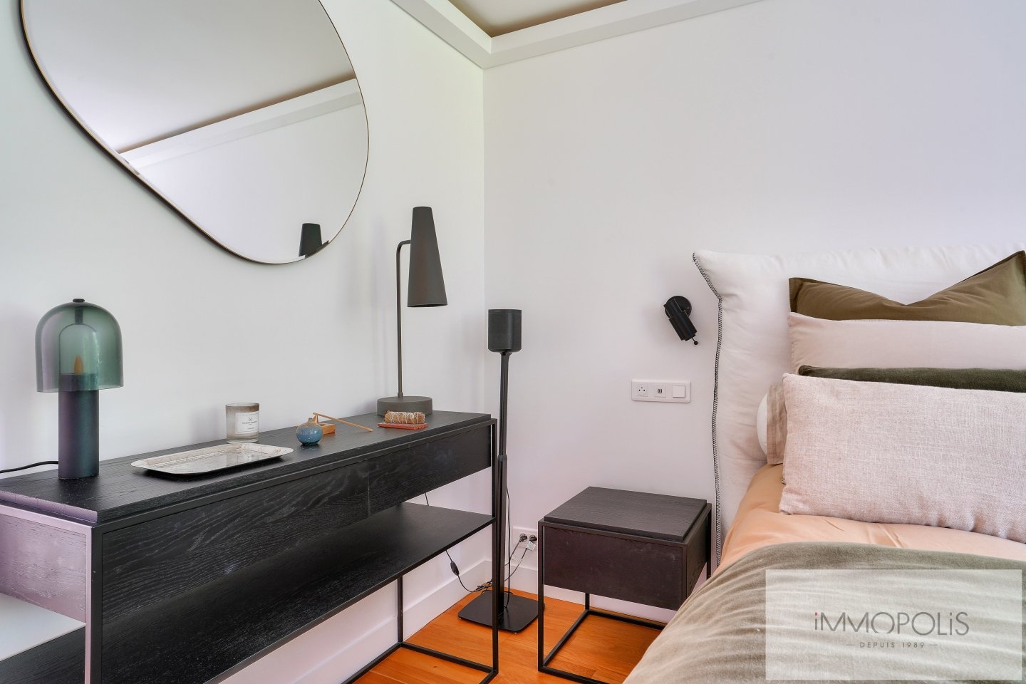 Rare pearl in the heart of Montmartre with unobstructed views! 7