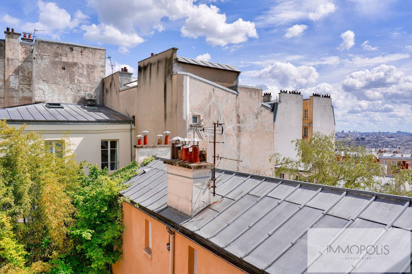 Rare pearl in the heart of Montmartre with unobstructed views! 8