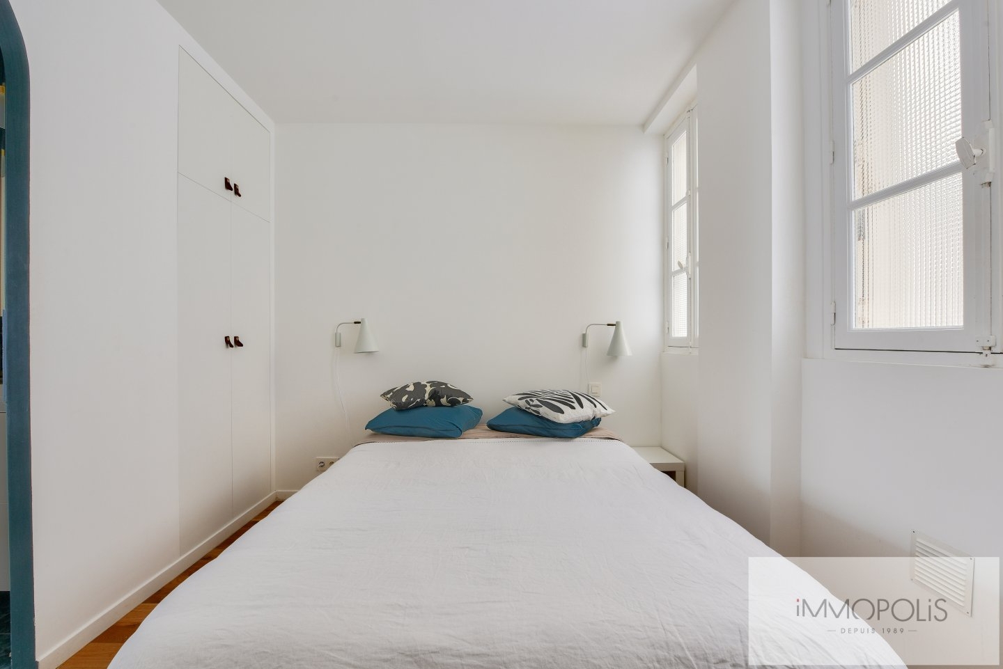 Appartement entièrement rénové par architecte en plein coeur des Abbesses. 12