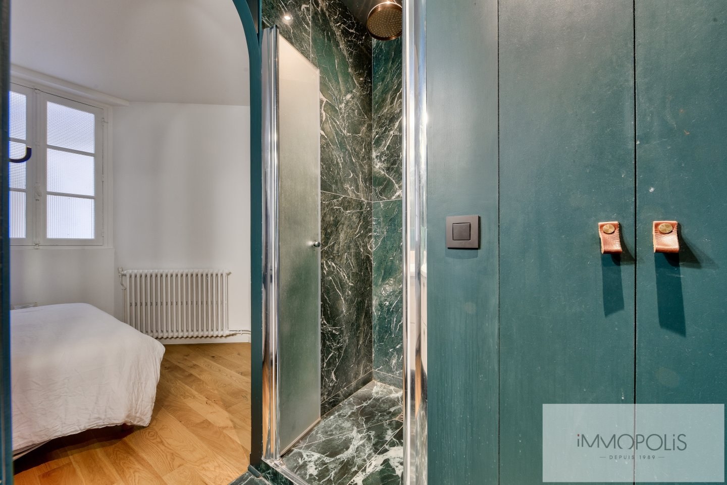 Appartement entièrement rénové par architecte en plein coeur des Abbesses. 15