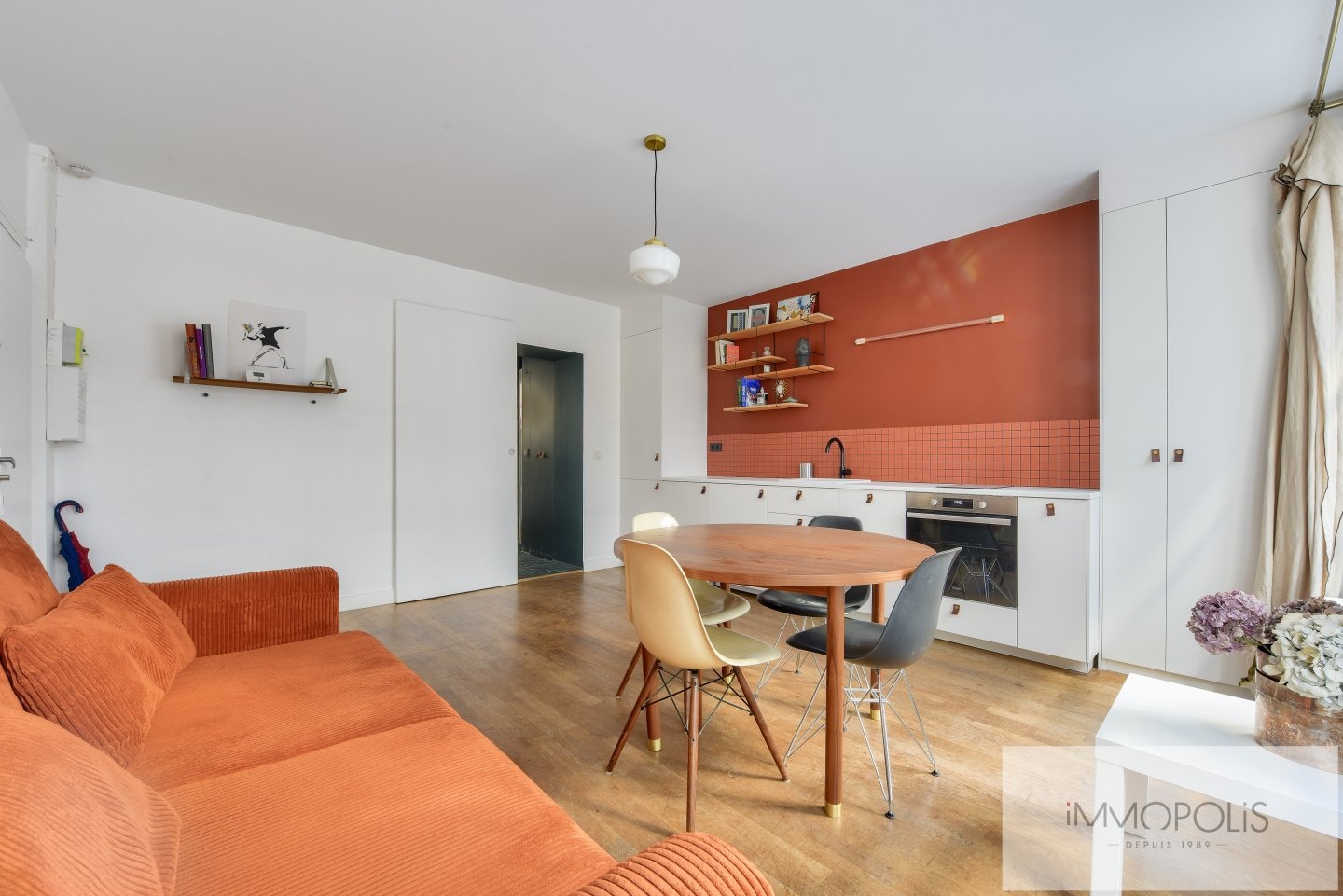 Appartement entièrement rénové par architecte en plein coeur des Abbesses. 5