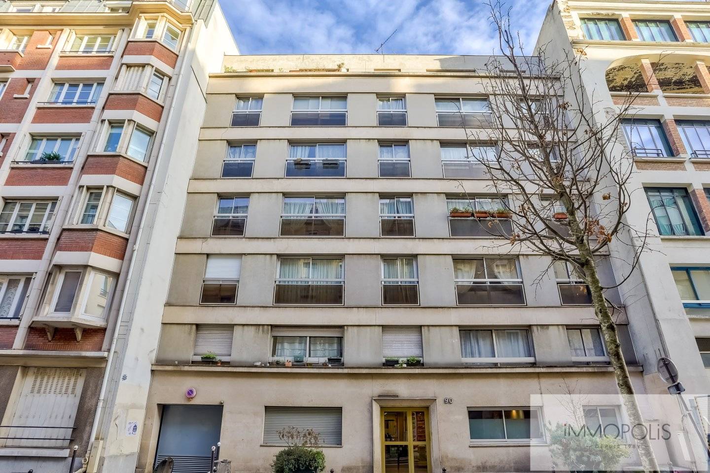 EXCLUSIVE, Town Hall Sector 3 P. of 70 m² Full sky…. 18