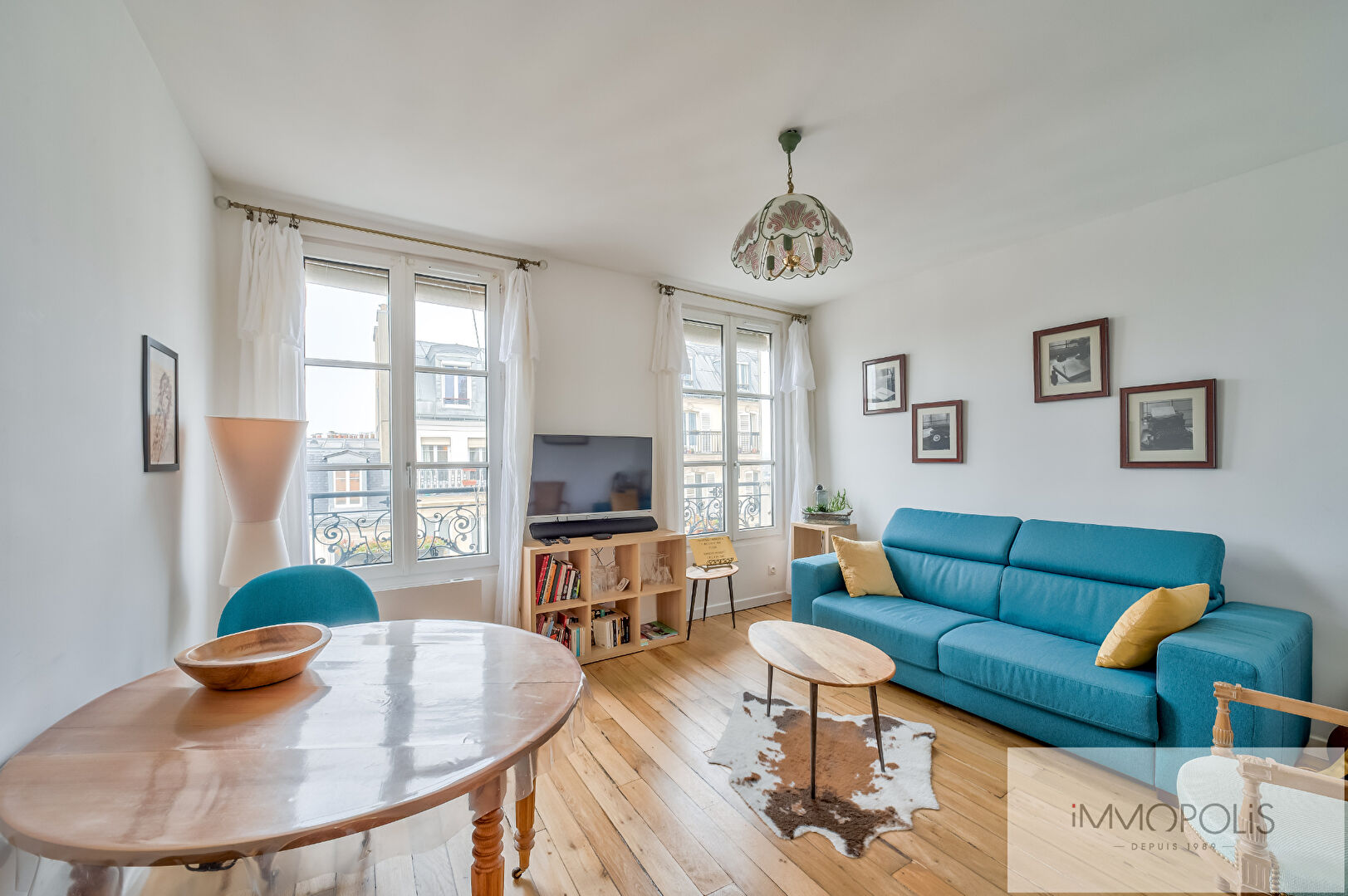 Top floor with elevator, open view and old-world charm: Abbesses, Montmartre 1