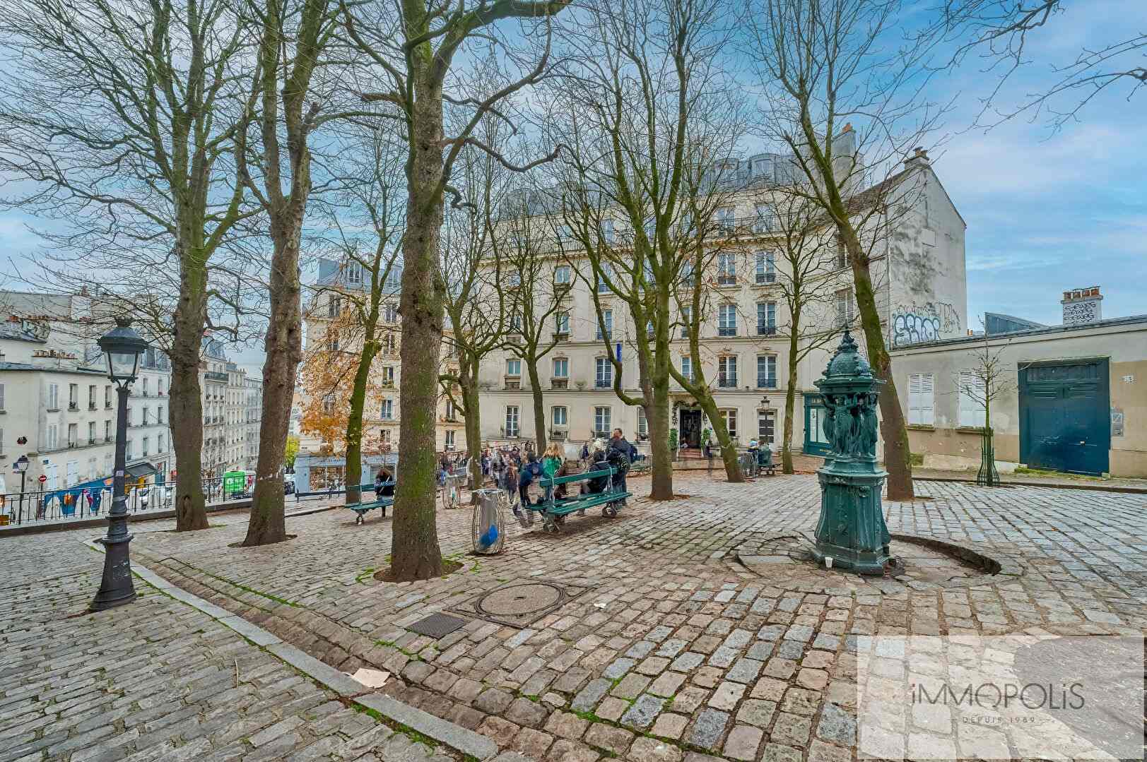 Top floor with elevator, open view and old-world charm: Abbesses, Montmartre 14 Top floor with elevator, open view and old-world charm: Abbesses, Montmartre 14