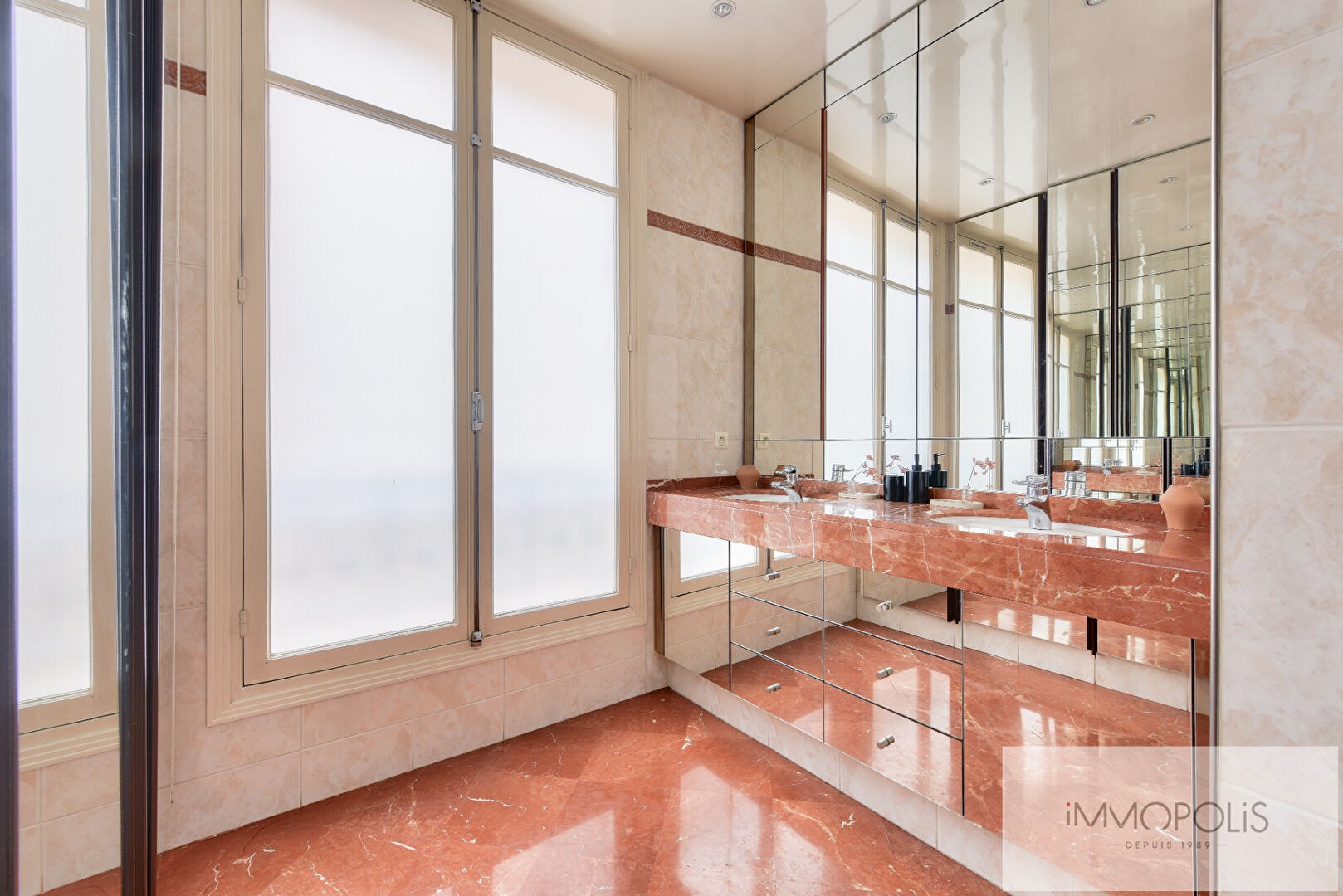 EXCEPTIONAL APARTMENT VIEW EIFFEL TOWER AND LES INVALIDES 12