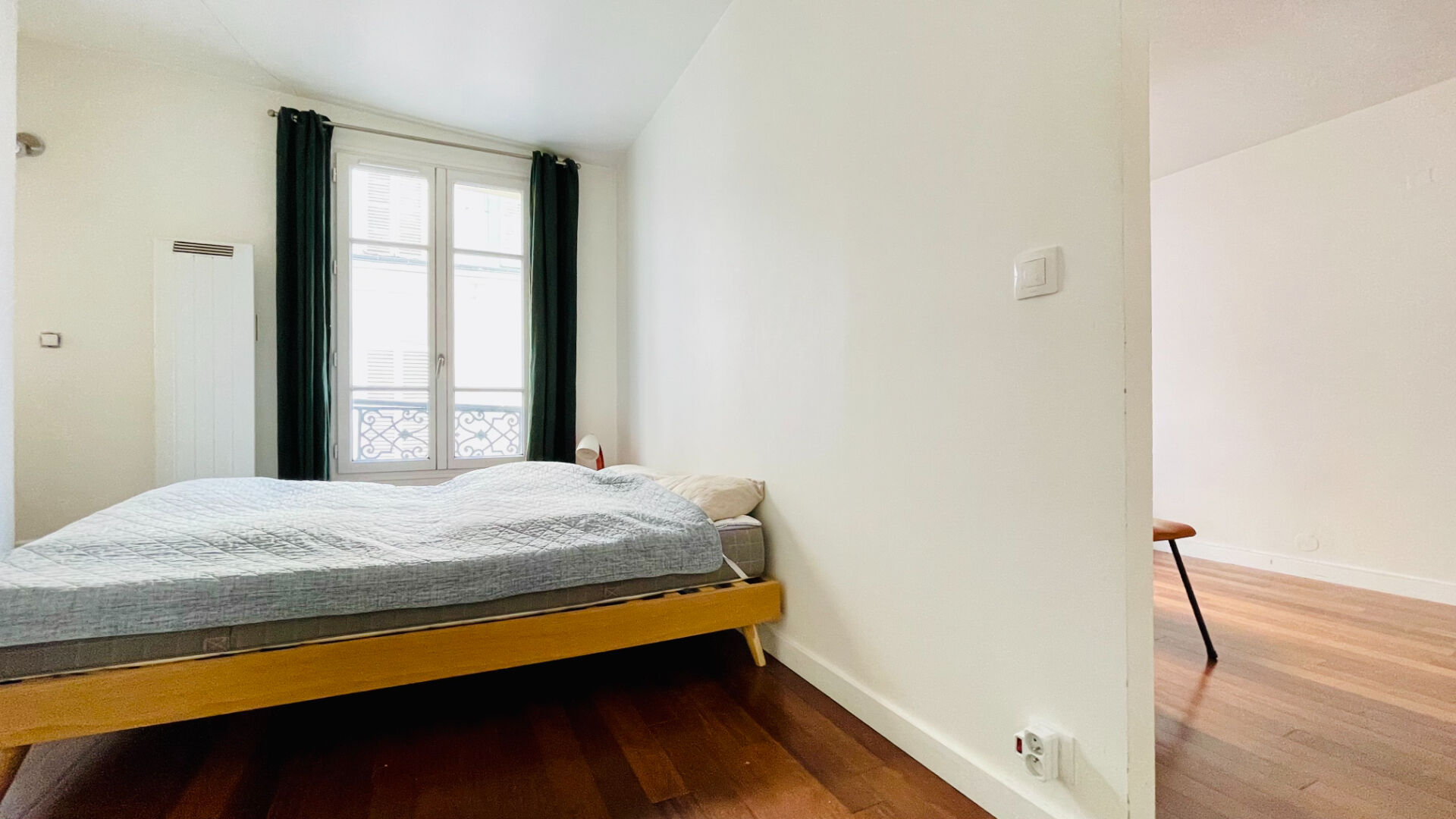 Beau 2 pièces clair et calme, situé rue Berthe à Montmartre : adresse recherchée 11