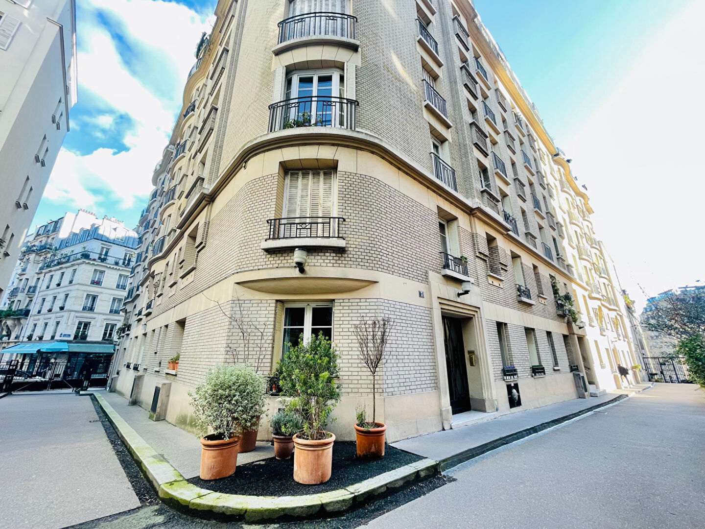Montmartre – Villa Dancourt Triple vue Sacré-Coeur – 7e étage avec ascenseur – Résidence sécurisée 16