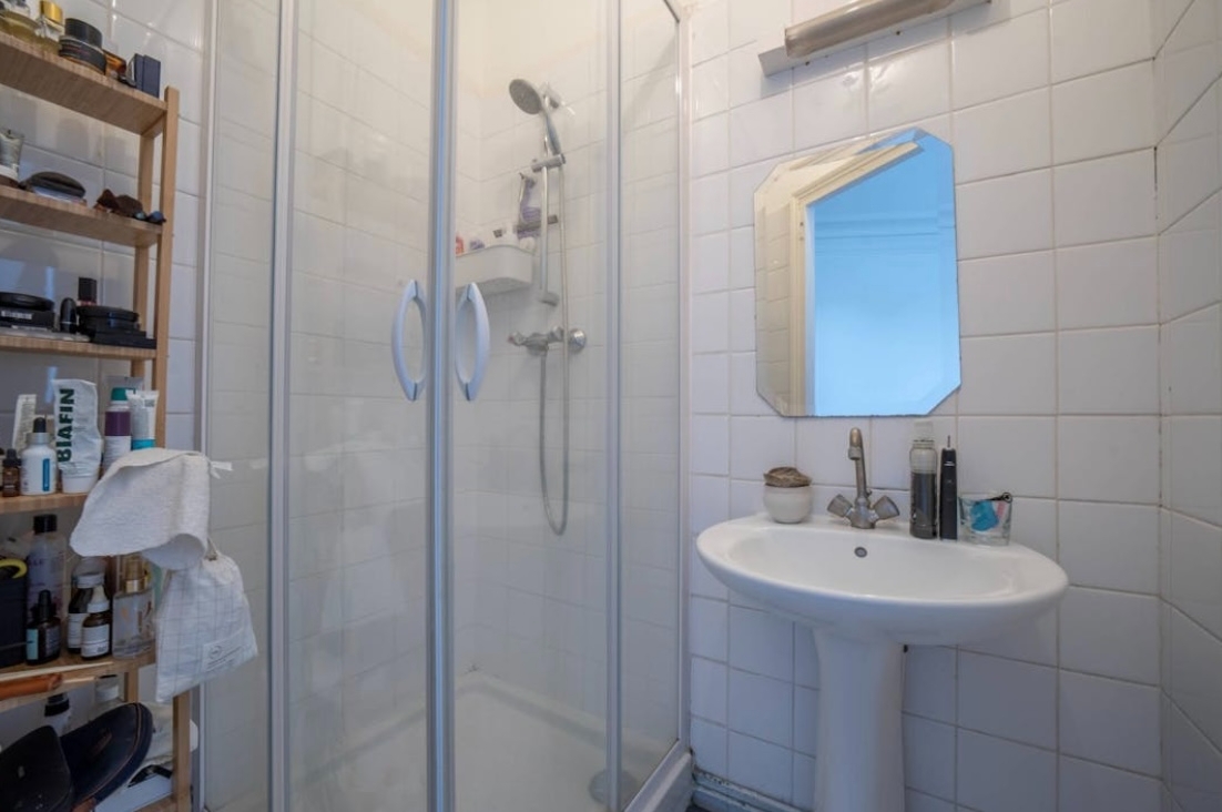 2/3 rooms of 46m², Saint-Bernard Church 9 2/3 rooms of 46m², Saint-Bernard Church 9