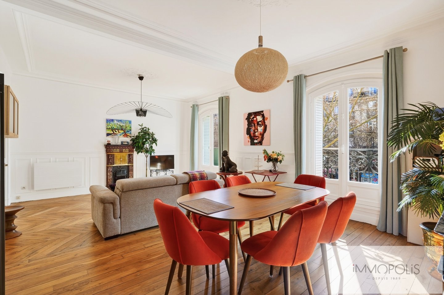 A stone&rsquo;s throw from the Abbesses, the Moulin Rouge and the 9th arrondissement. 3